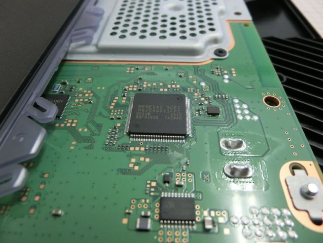 PS4 CUH-1200 : des images révèlent une configuration mémoire